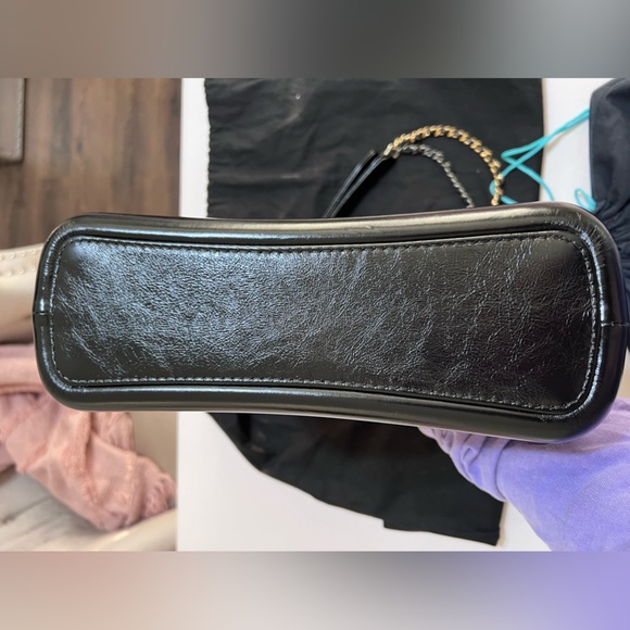 CHANEL 💯 Authentic medium two-toned Gabrielle Hobo - Picture 16 of 16